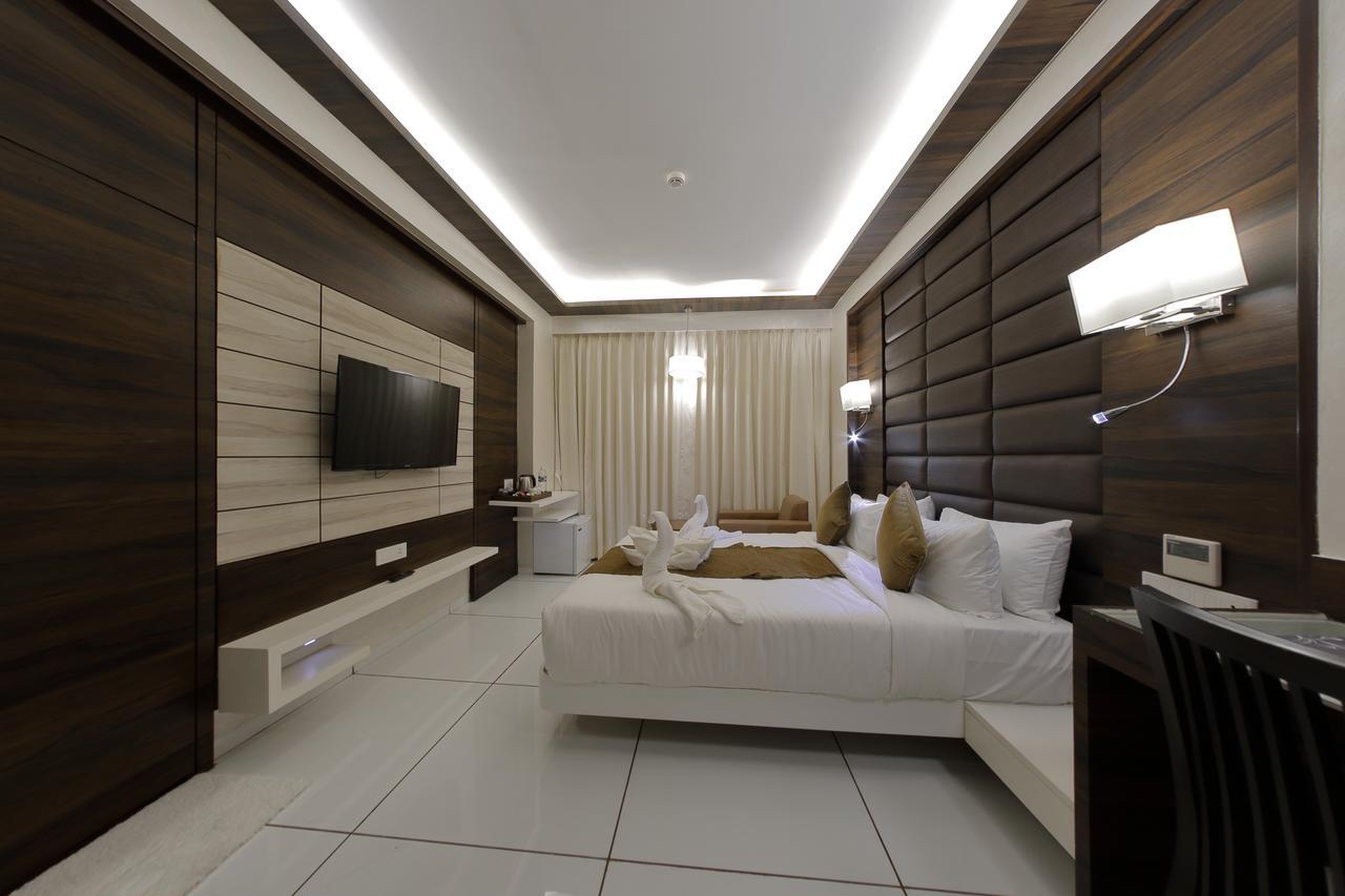 Hotel Silver Heights Ahmedabad Exterior foto